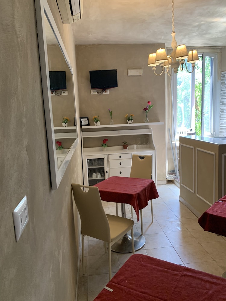 Hotel Aurelia 33/45
