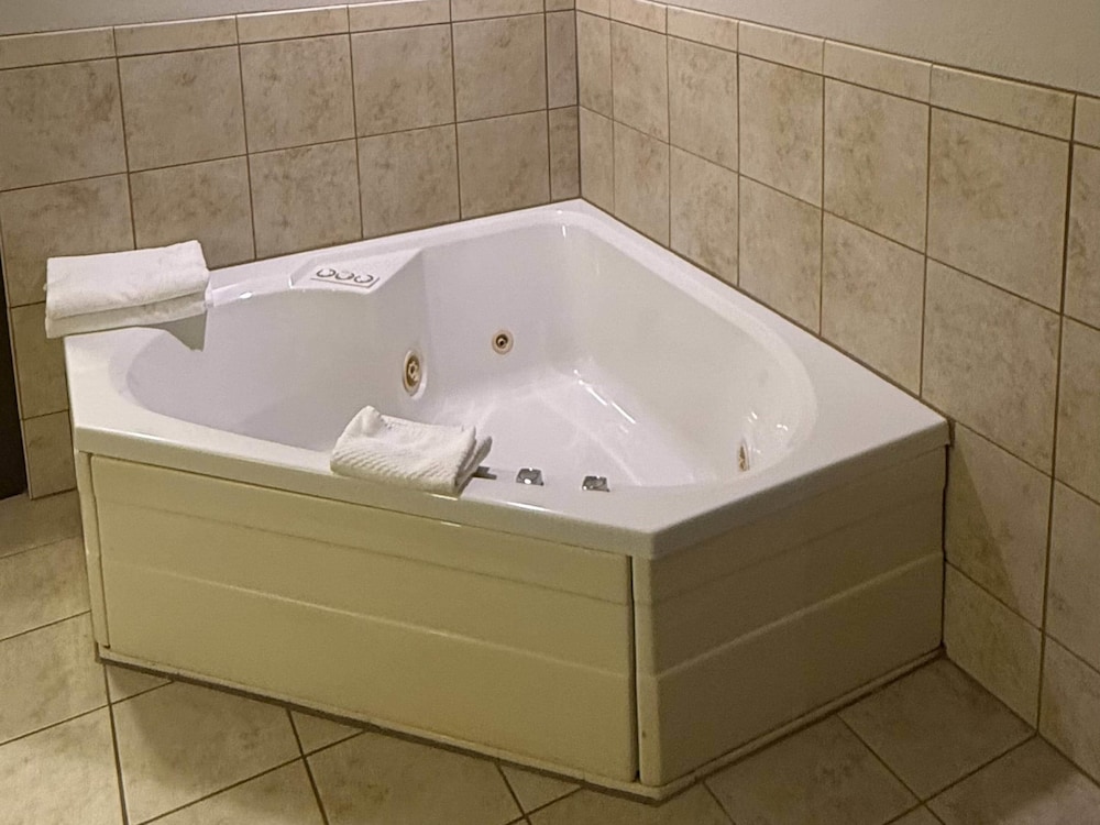 Country Inn Suites By Radisson Mason City Ia 48/50