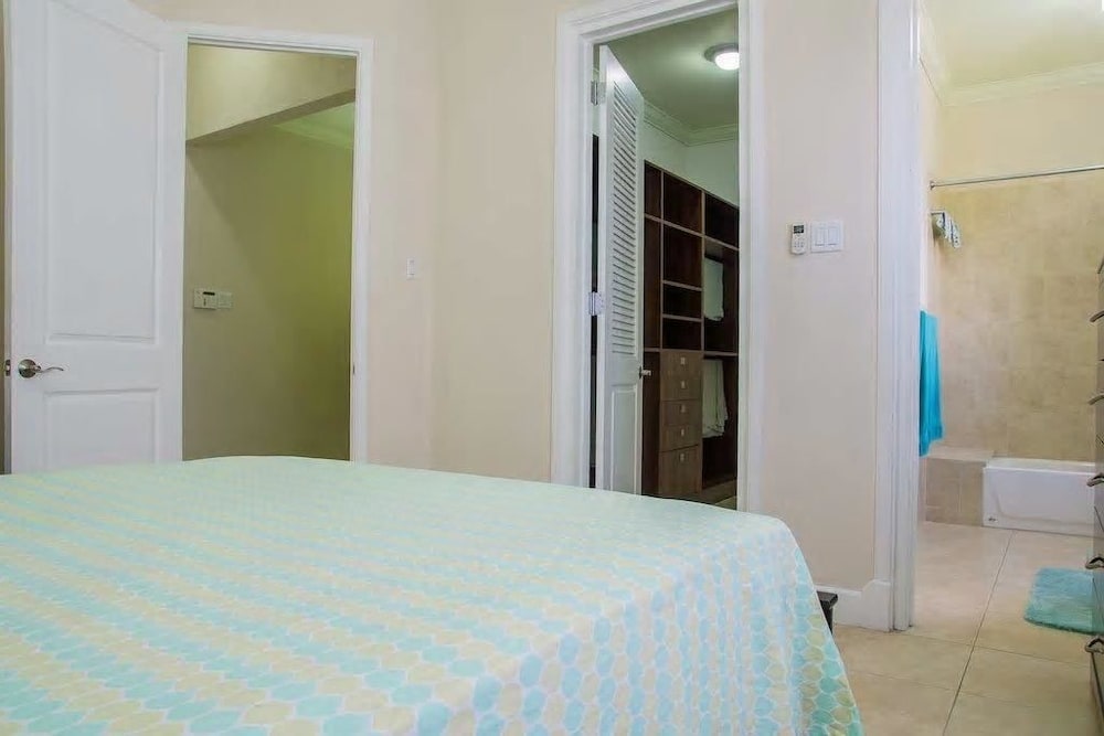 New Kingston Guest Apt At Sonoma Estate 7/26
