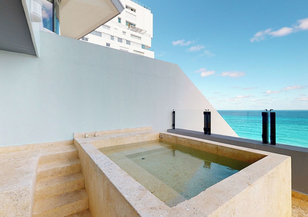 swimming pool spa