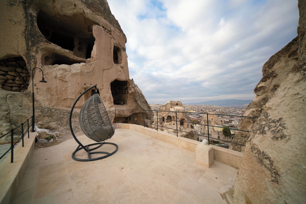 Zeus Cave Suites 43/50