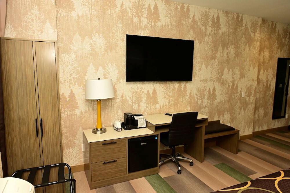 Super 8 by Wyndham Bronx Near Botanical Garden 20/29
