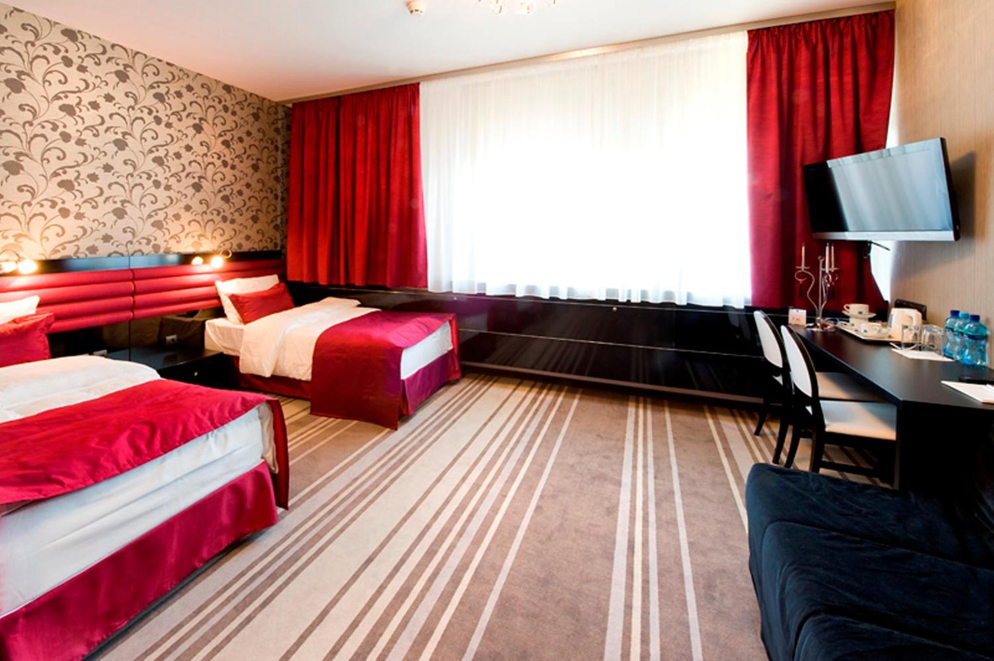 Room, Triple