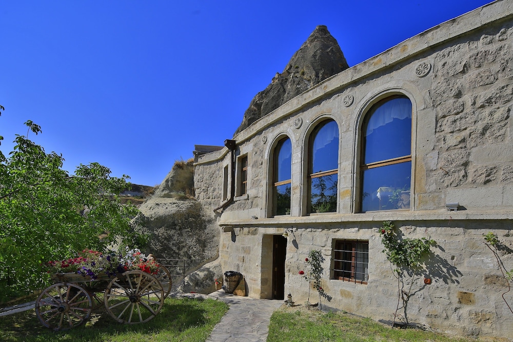 Traveller Apos S Cave Hotel 68/76