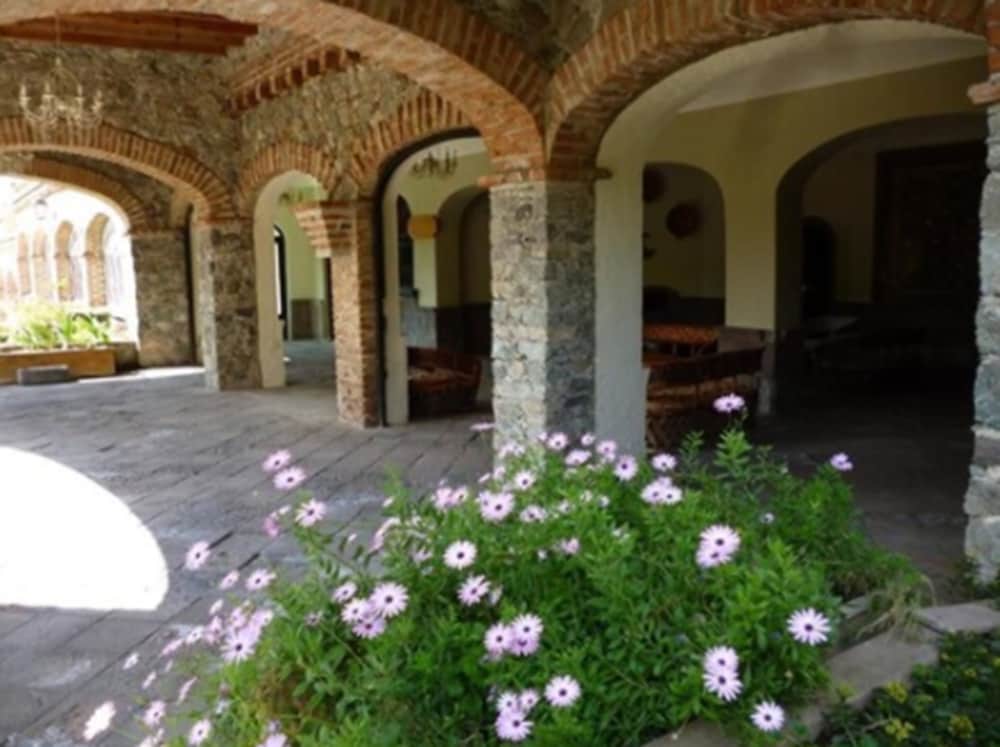 Hotel Castillo Santa Cecilia 65/70