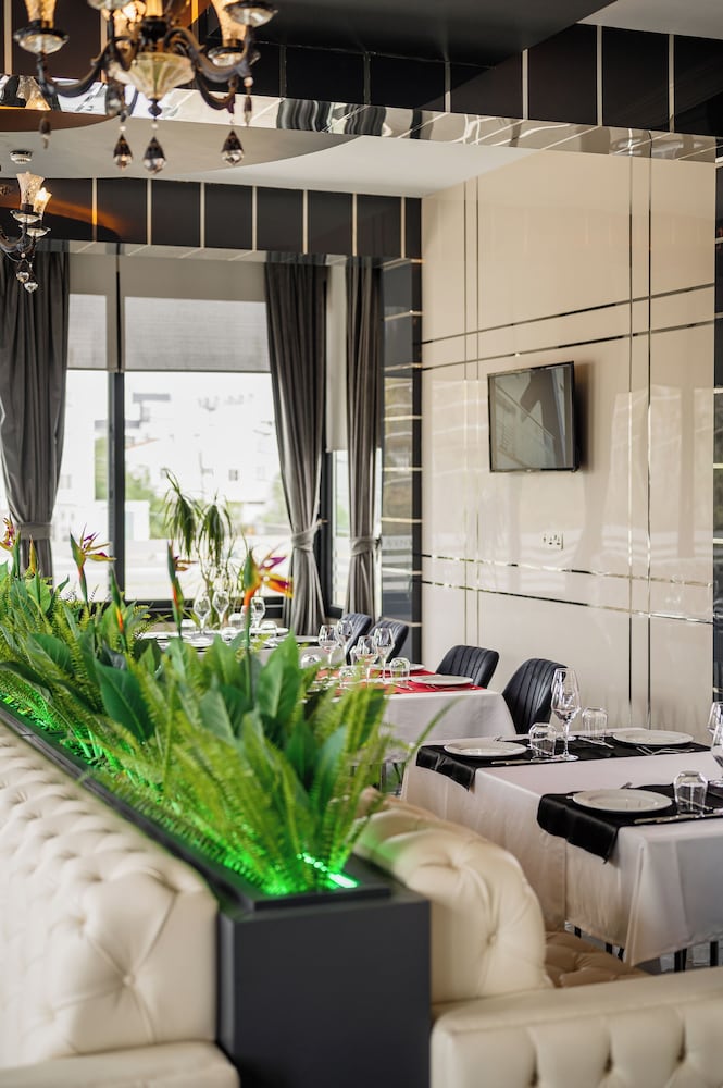 Royal Palace Hotel 30/50