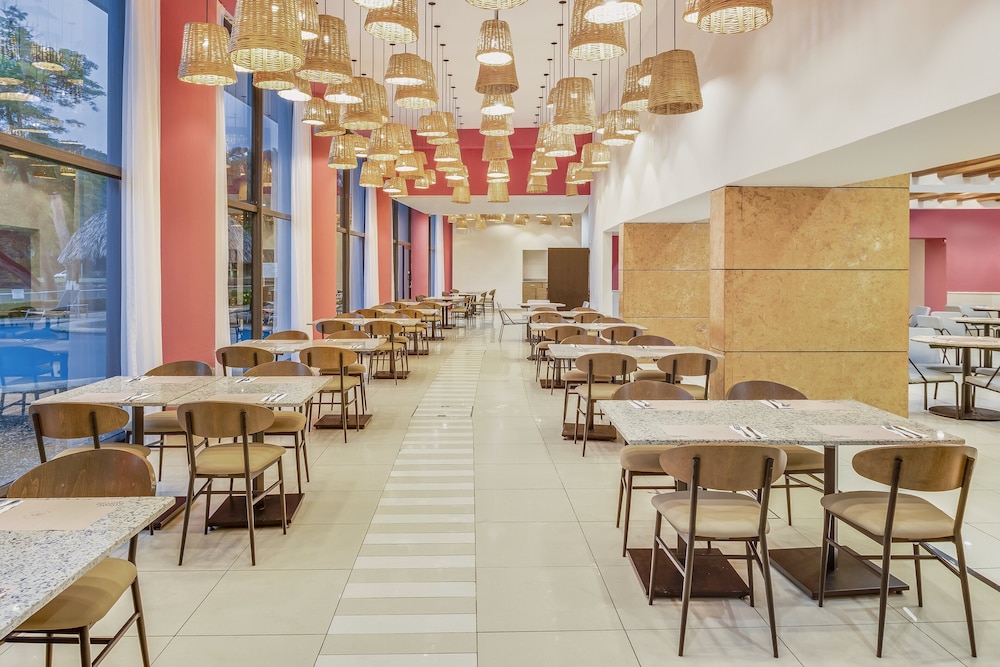 restaurant cafeteria