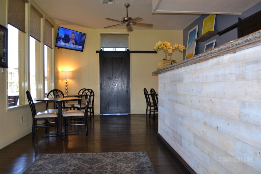 Days Inn & Suites by Wyndham Lodi 17/36