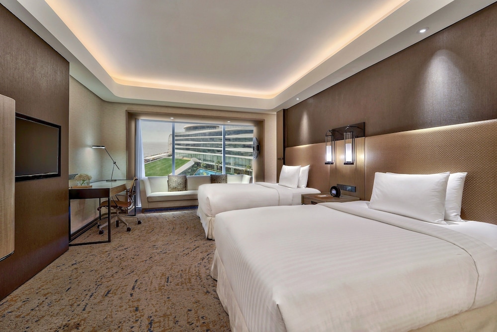 Conrad Manila 7/53