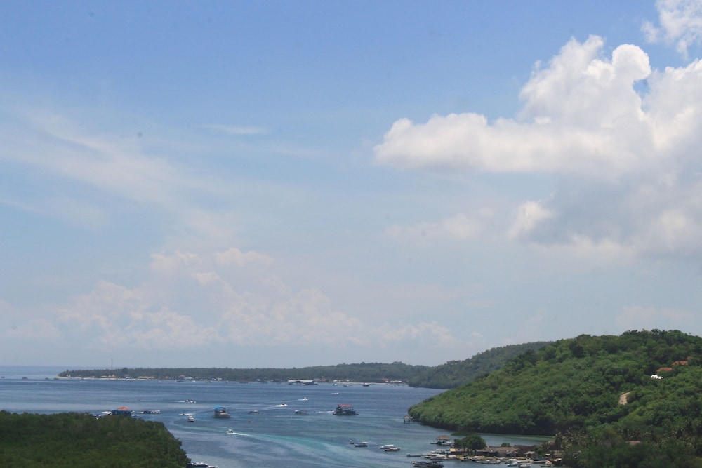 Sunrise Hut's Lembongan 42/54