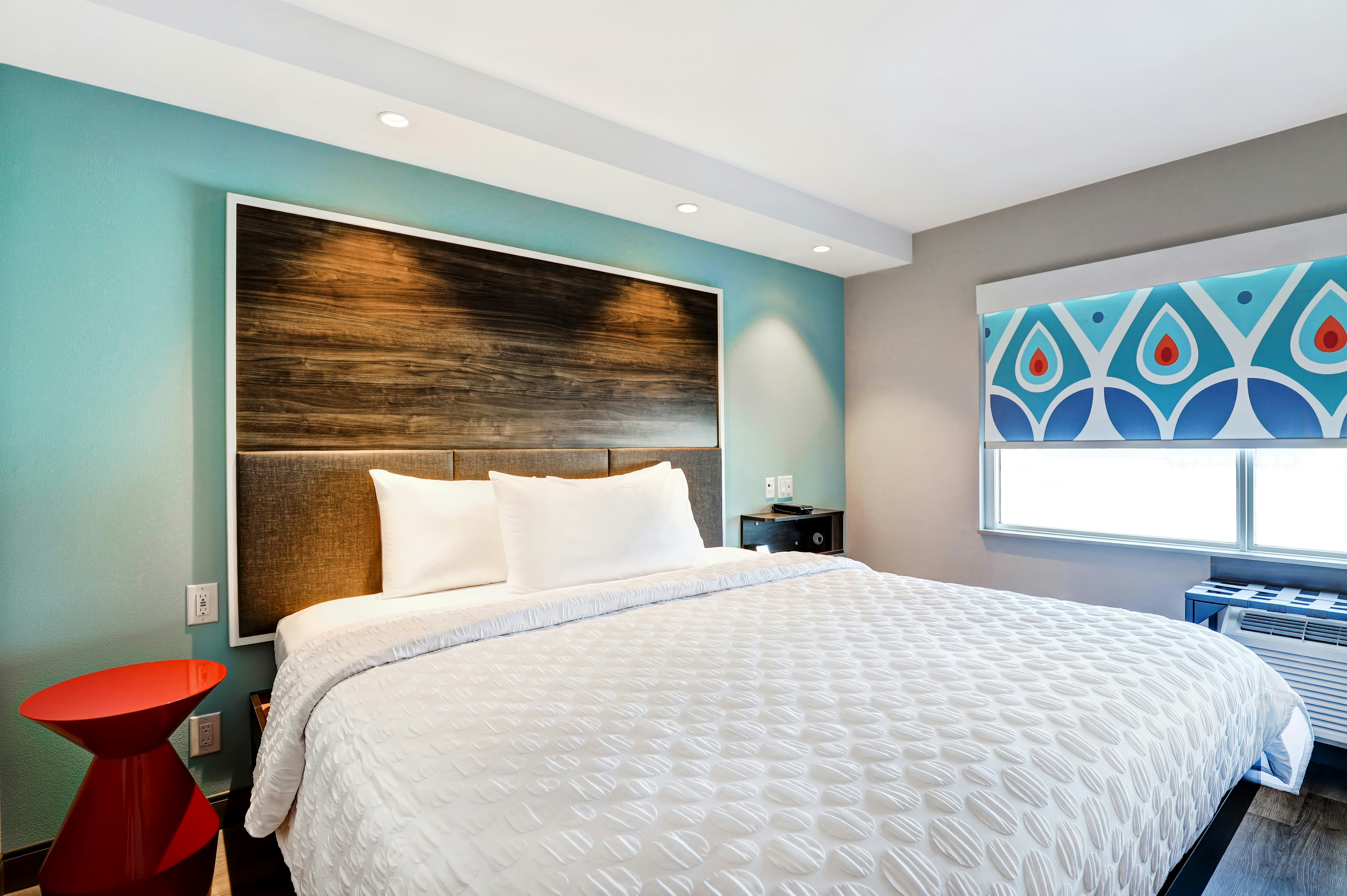 ROOM, KING BED