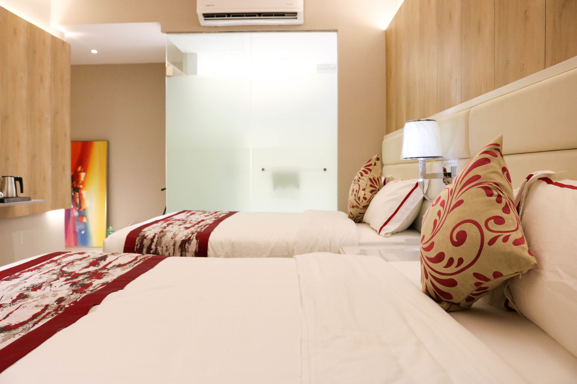 Family, 2 Queen Beds, Red Hotel Cubao 4/6
