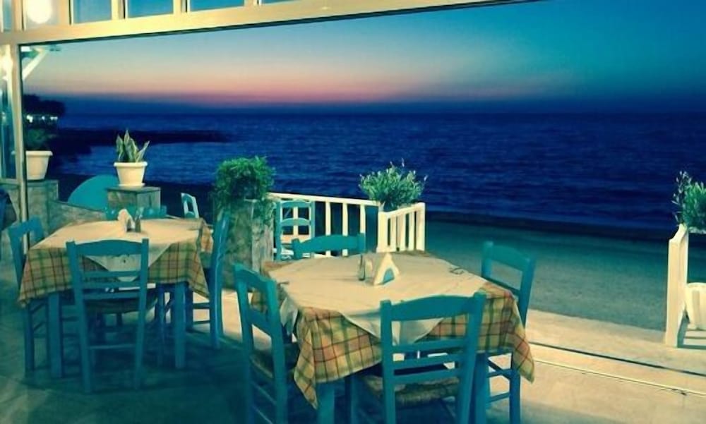Socrates Apartments &amp; Restaurant 32/48