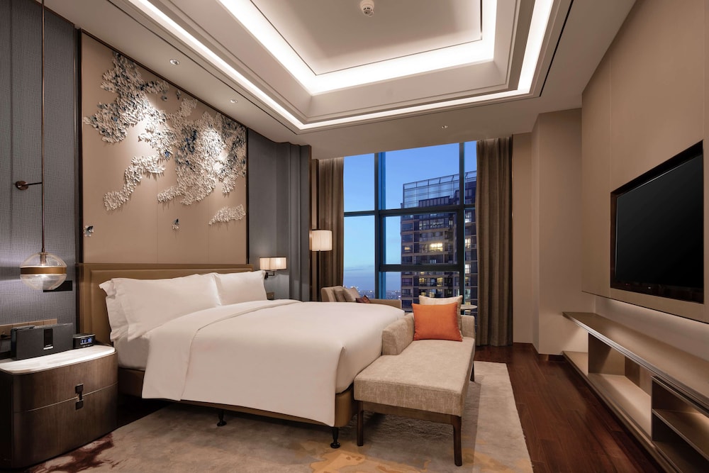 Deluxe, Suite, King Bed