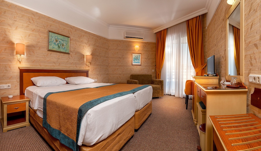 Palm Hotel 13/50