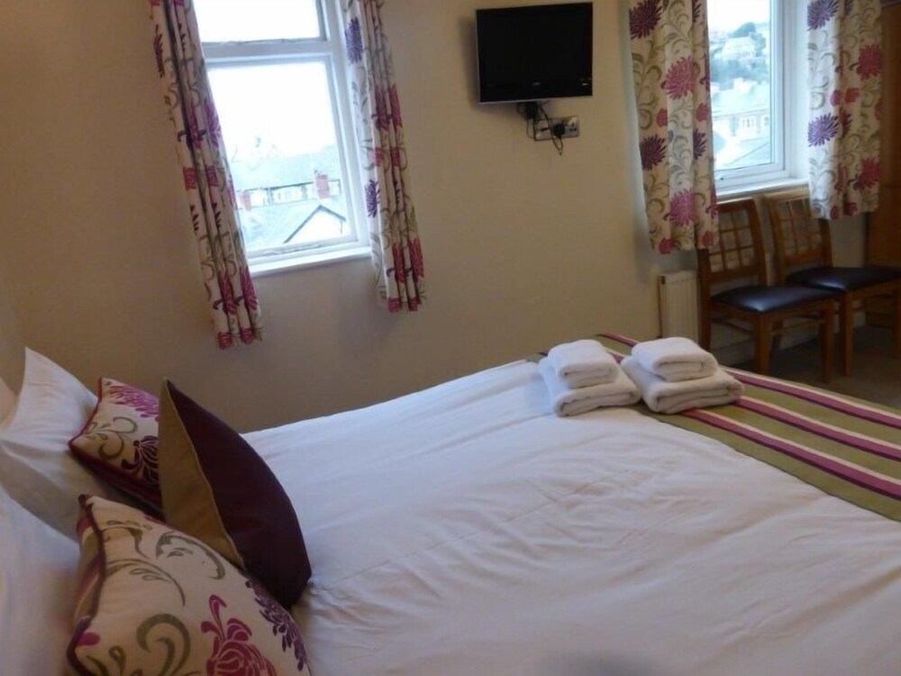 Harry's Hotel 10/48