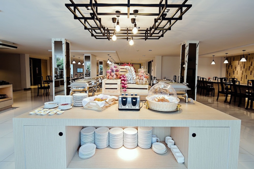 Three Sukhumvit Hotel Sha Plus Certified 56/70