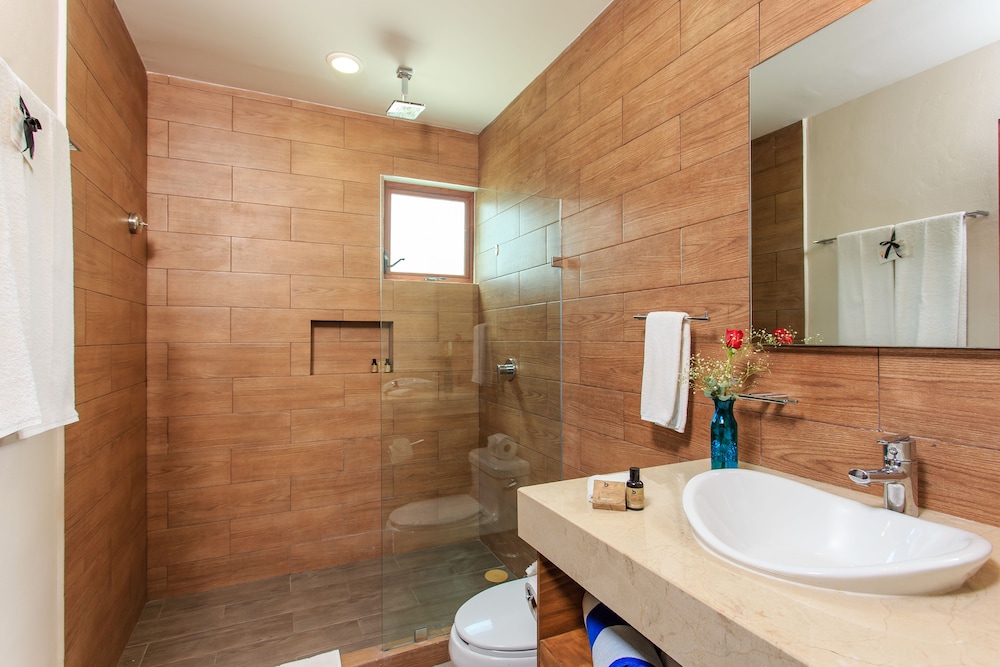 Aqua Star Boutique Hotel and Condos By Koox Luxury Collection 78/80