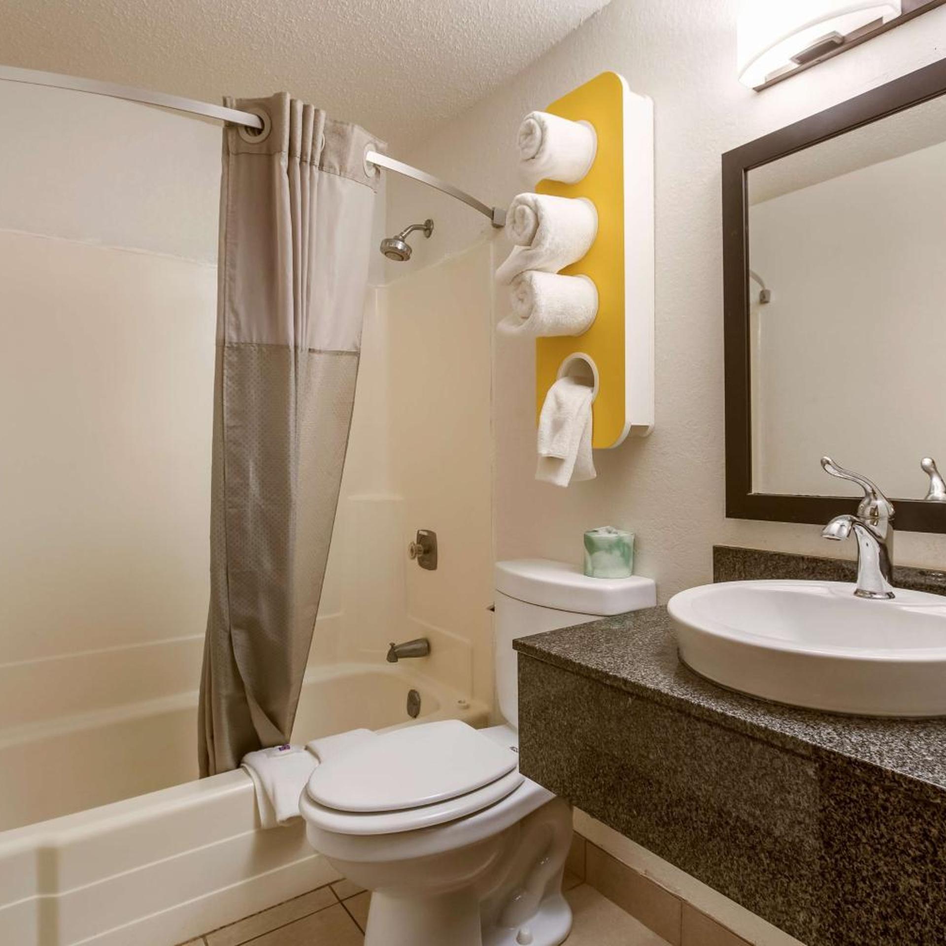 Deluxe, Quadruple, Motel6 Albert Lea, MN 9/10
