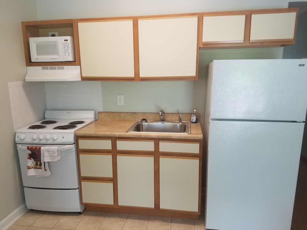 Affordable Suites 4/57