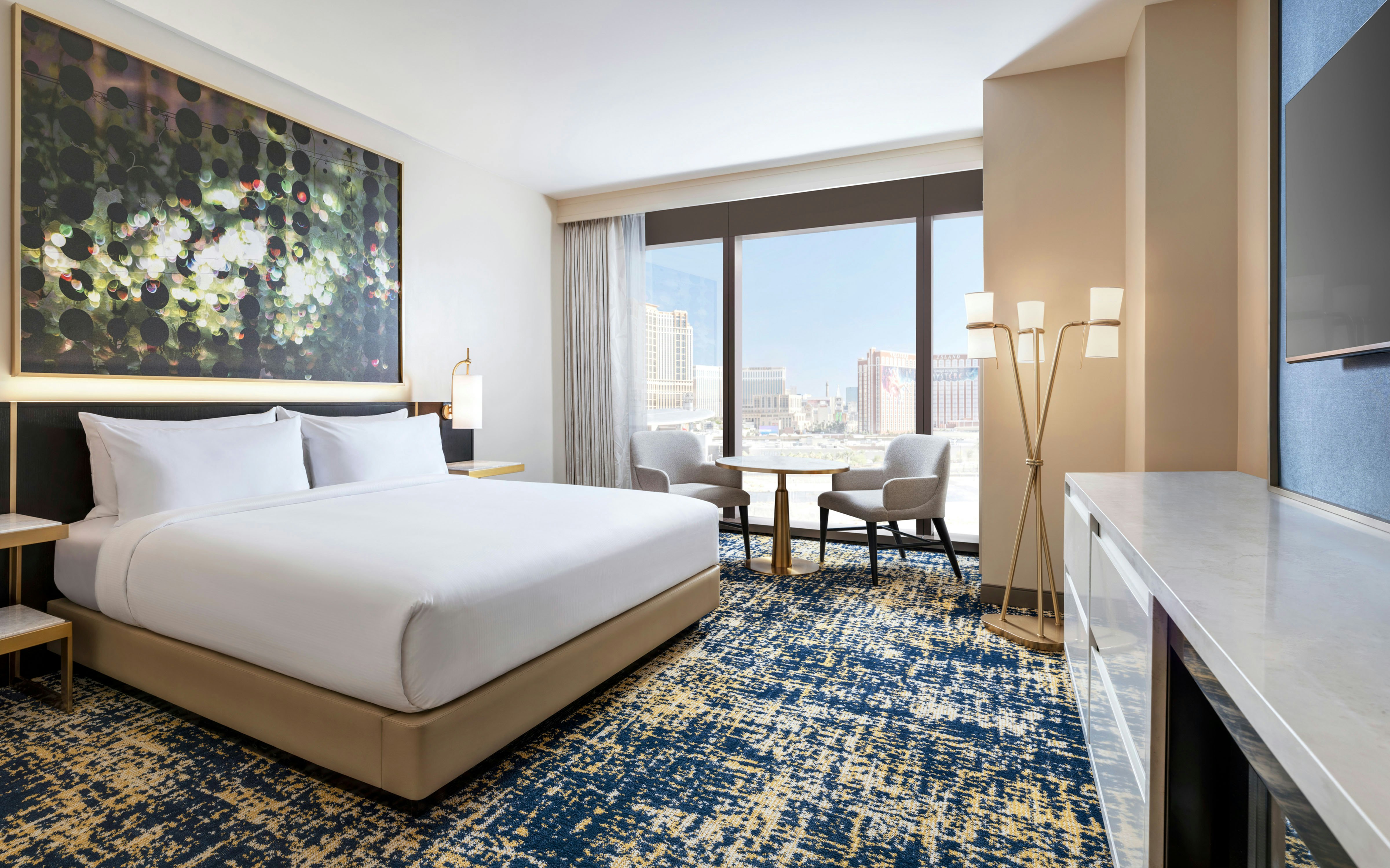 DELUXE, KING BED, STRIP VIEW