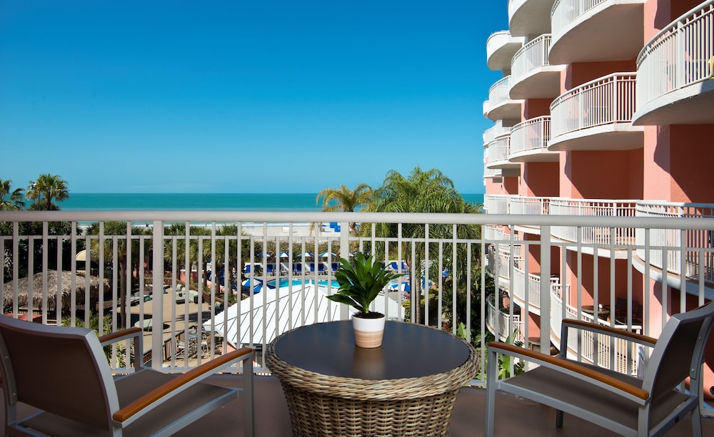 Beach House Suites By The Don Cesar 9/45