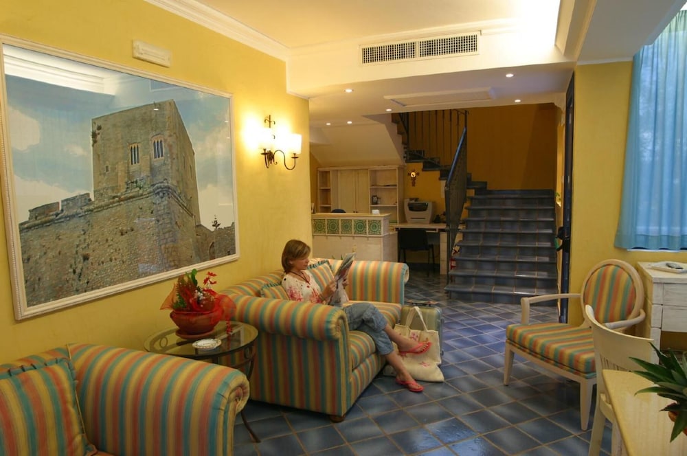 Hotel Nautico Pozzallo 42/68