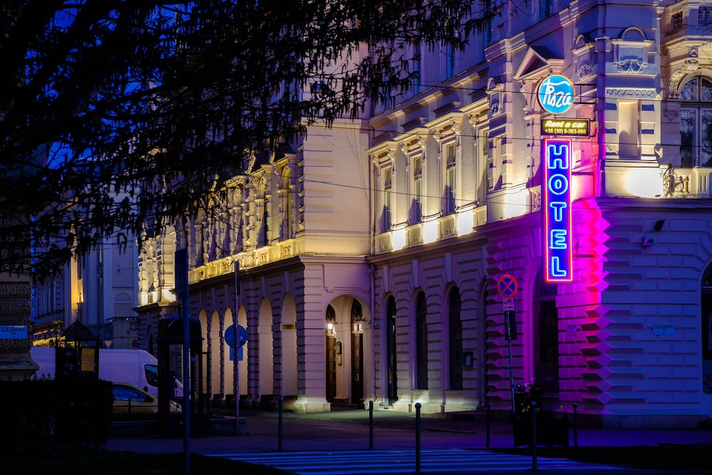 Tisza Hotel 2/50