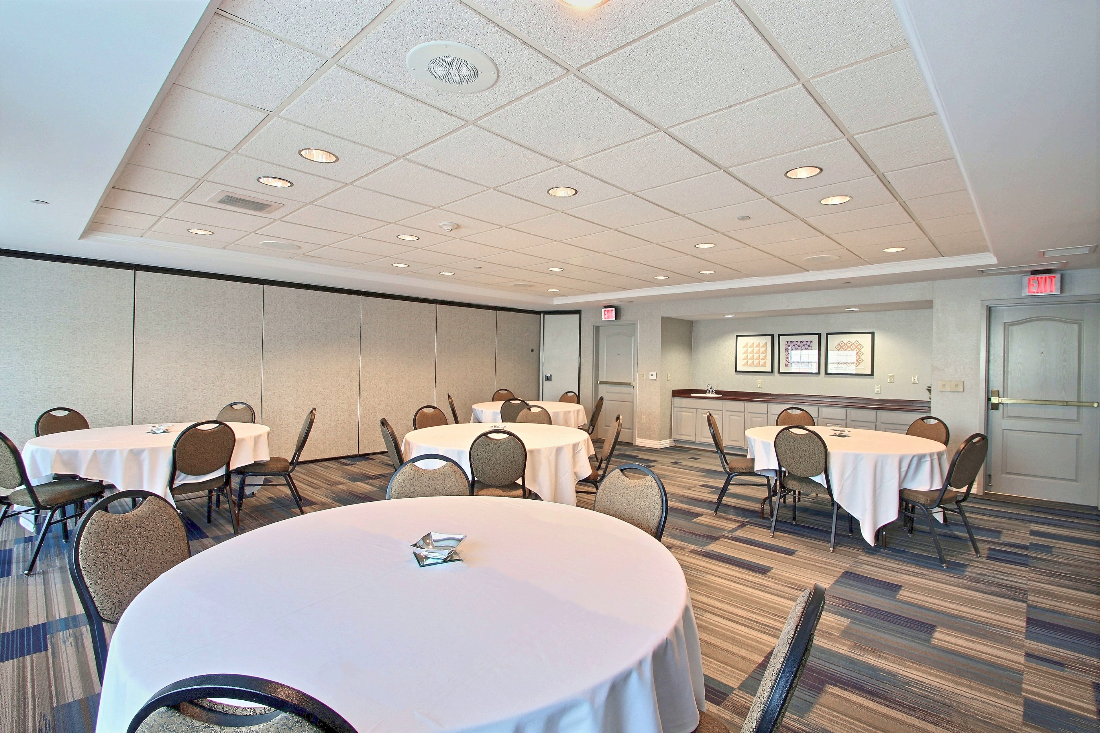Holiday Inn Express Hotel And Suites Milwaukee Airport 60/74