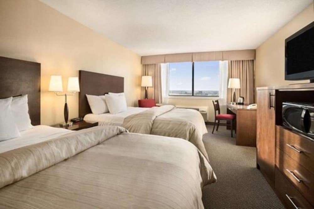 Senator Hotel And Conference Centre 7/29
