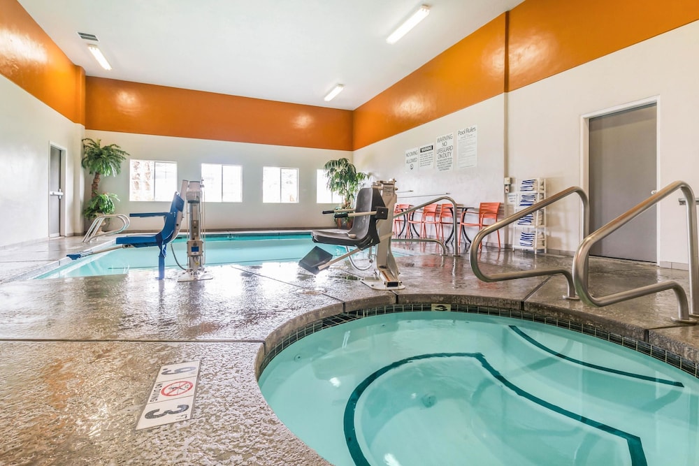 Comfort Inn Humboldt Bay 4/37