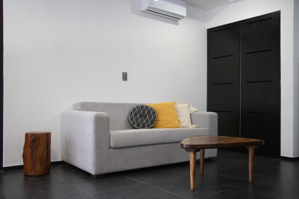 SOLE Suites by GuruHotel 14/25
