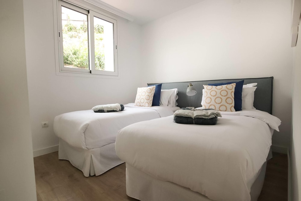 2 Bedrooms, Master, Classic, Suite, 2 Double and Twin Beds