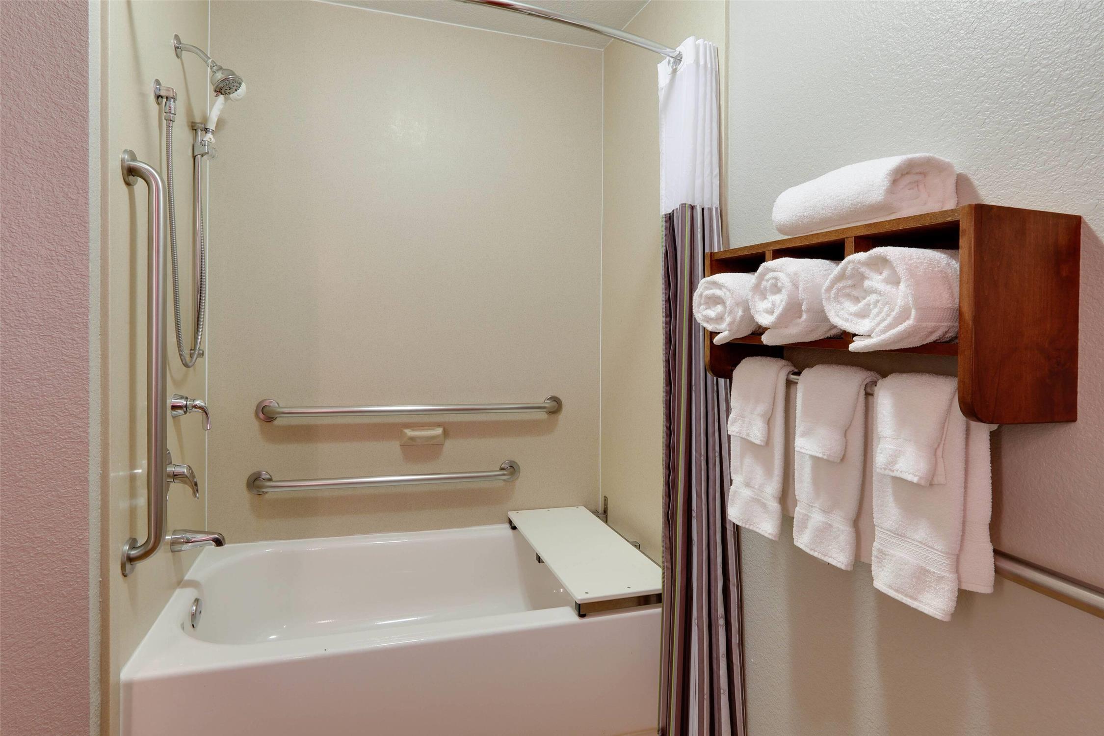 La Quinta Inn & Suites by Wyndham Dallas Love Field 20/22