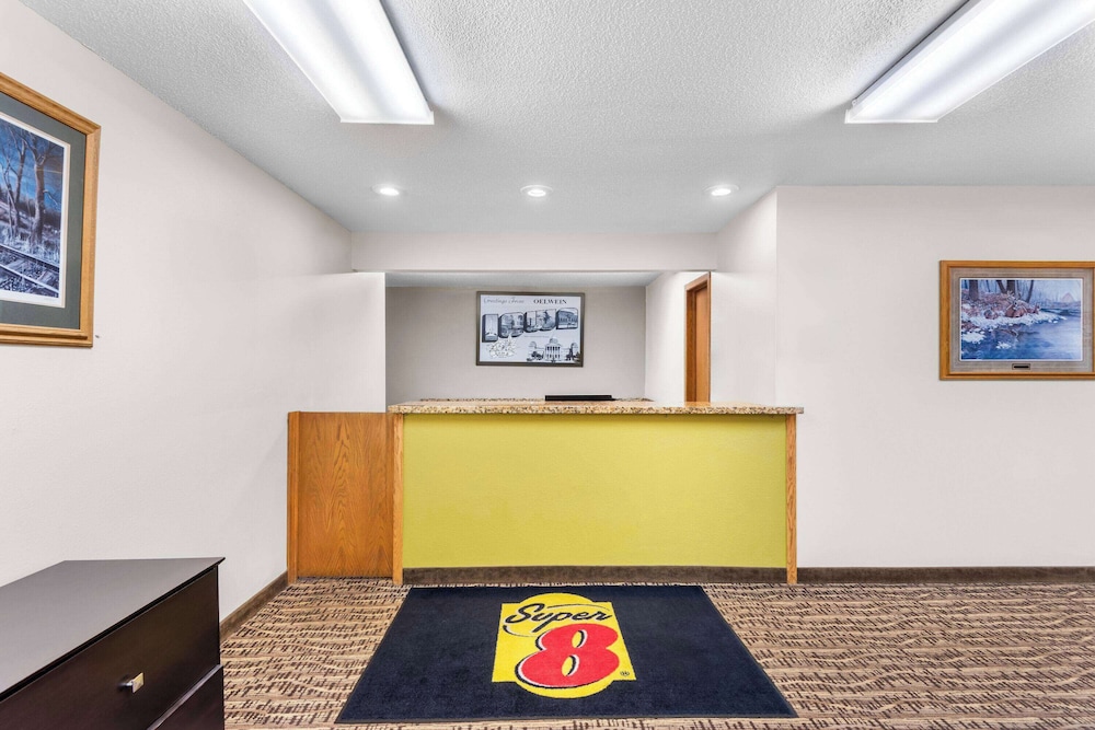 Super 8 by Wyndham Oelwein 7/47