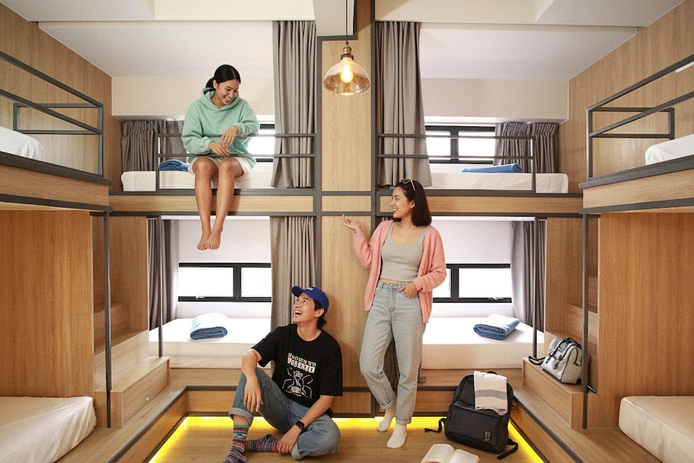 Lub d Manila Makati 48/72