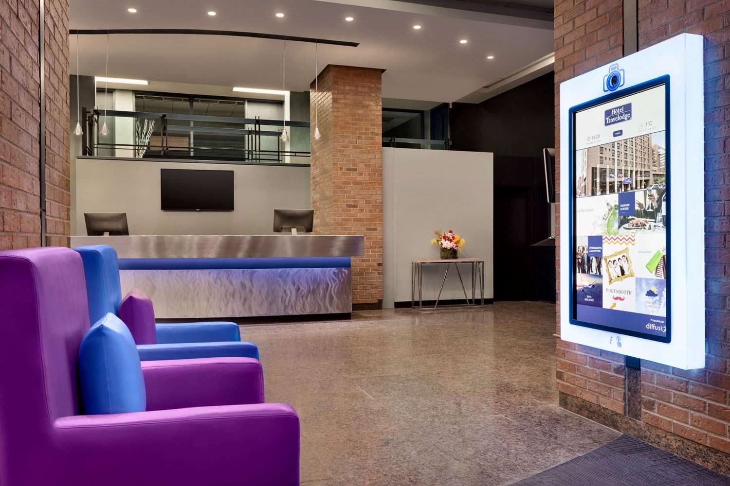 Lobby at Travelodge Hotel By Wyndham Montreal Centre, MONTREAL