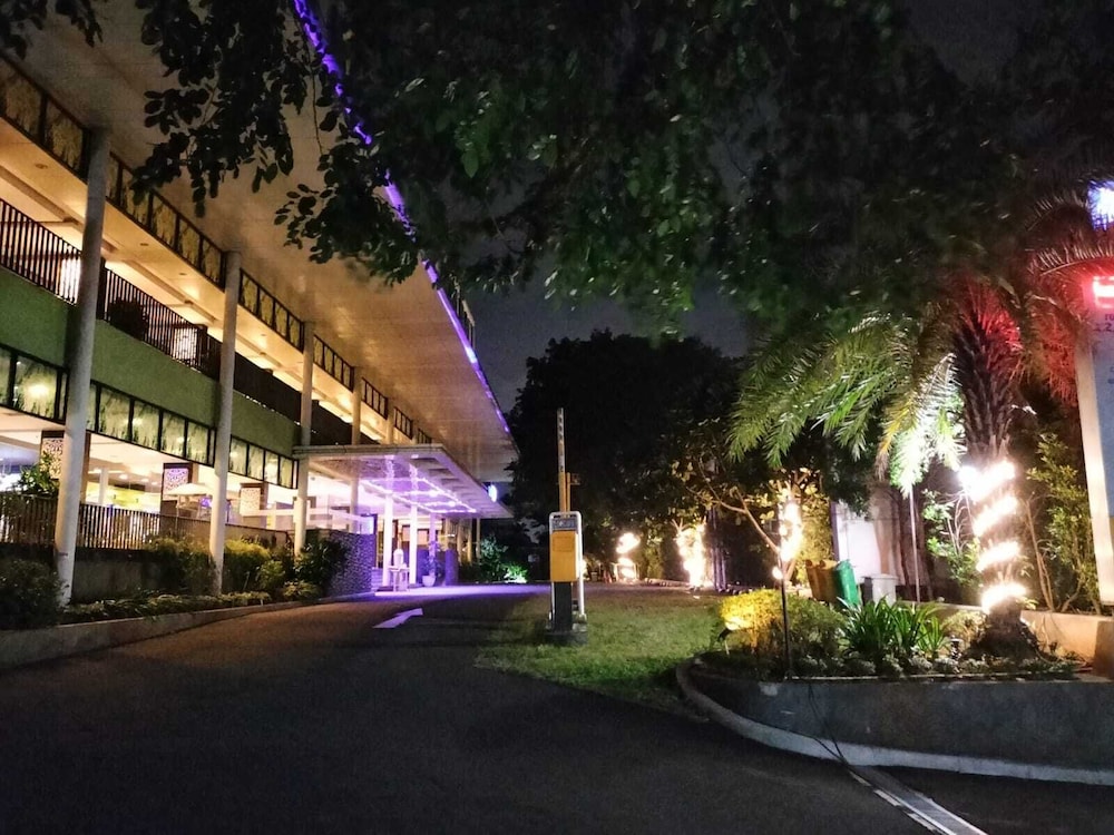 Mercure Jakarta Grogol 3/56