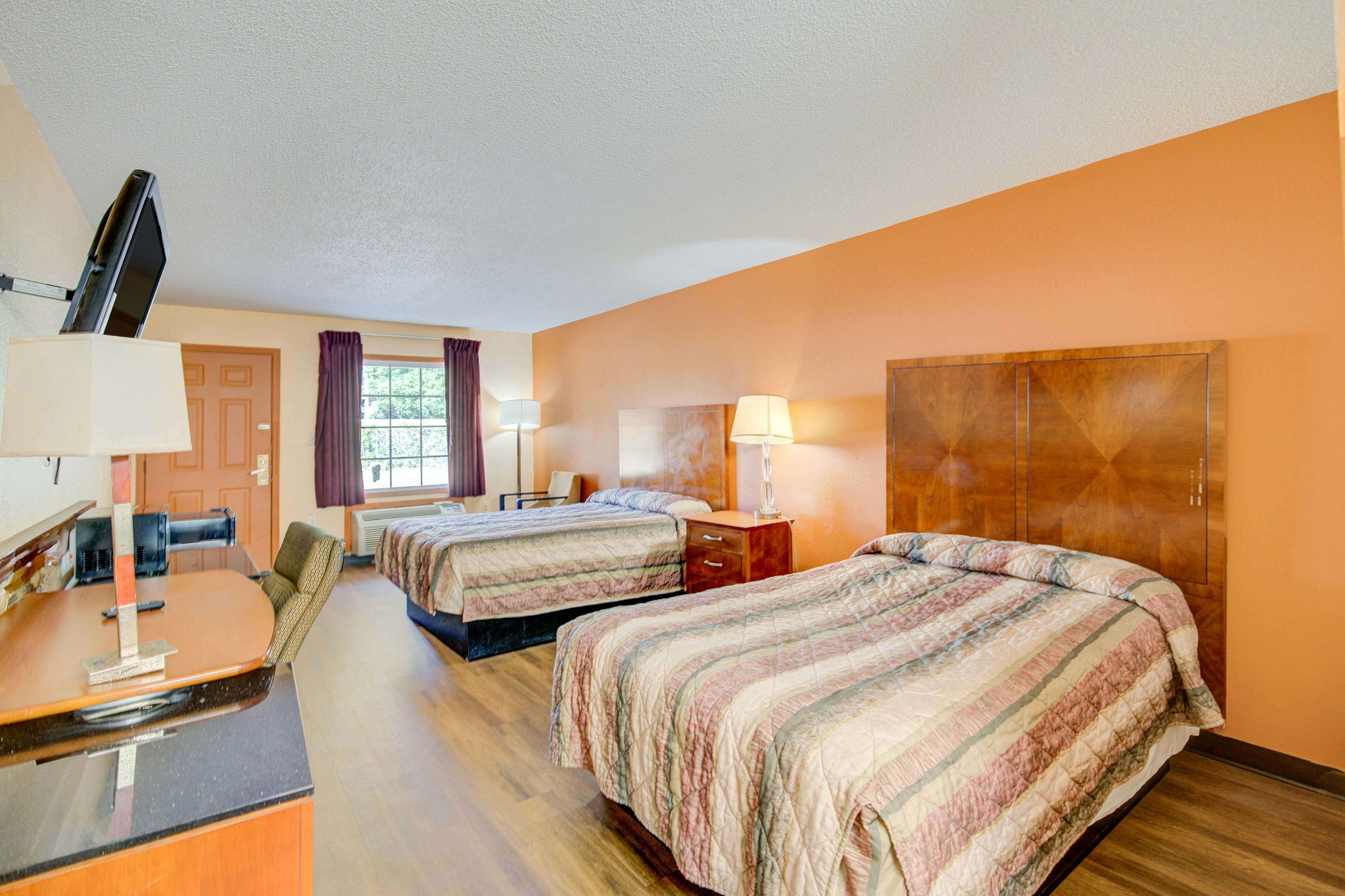 2 Full Beds - Non-Smoking