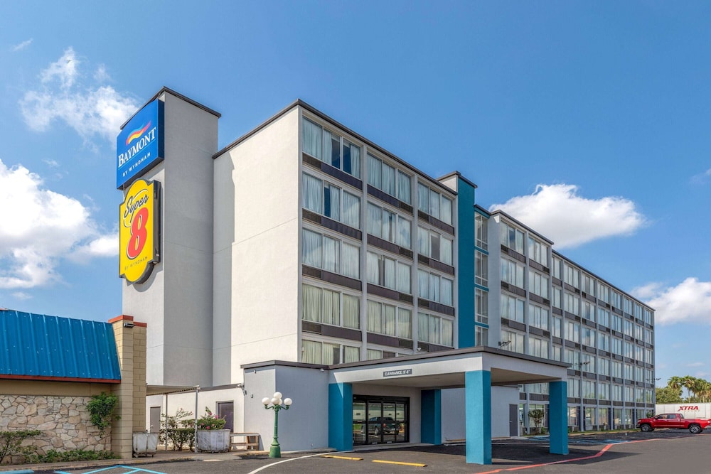 Baymont by Wyndham Laredo 3/22