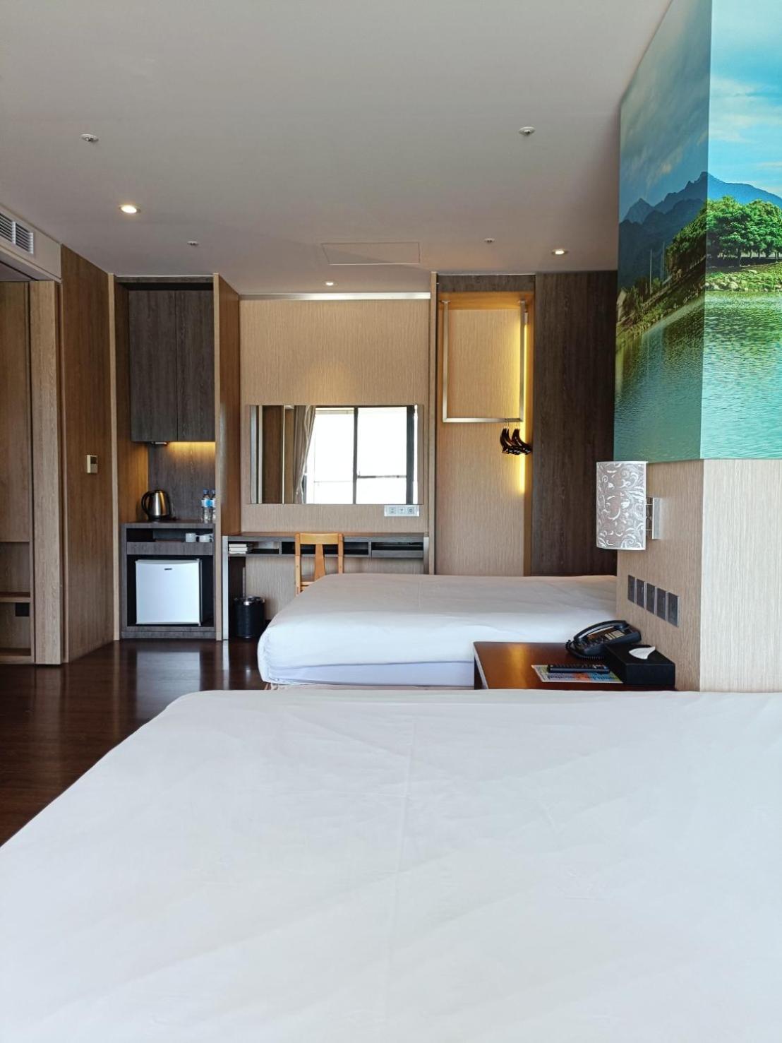 Deluxe, Twin Beds