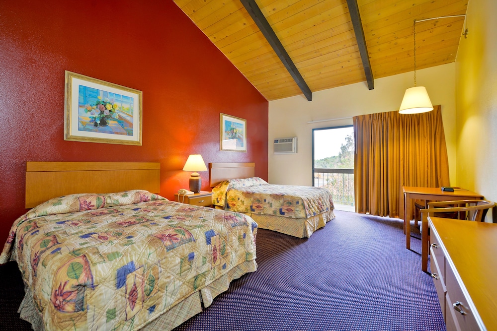Standard, 2 Queen Beds