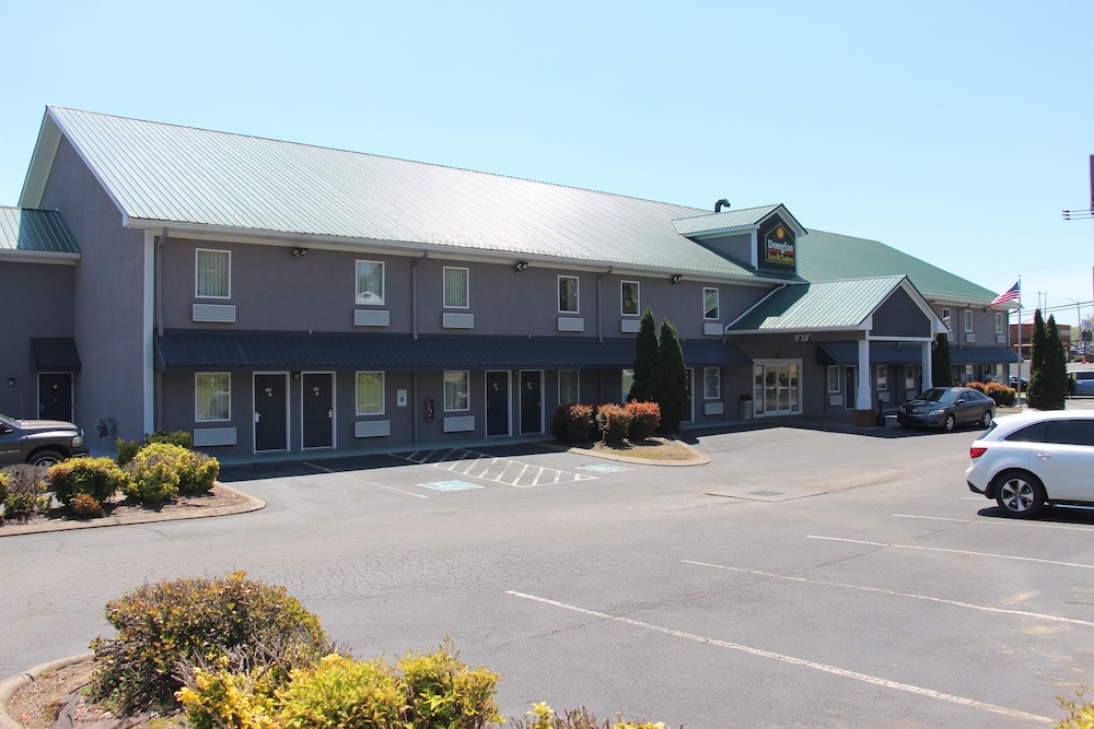 Douglas Inn And Suites 3/41