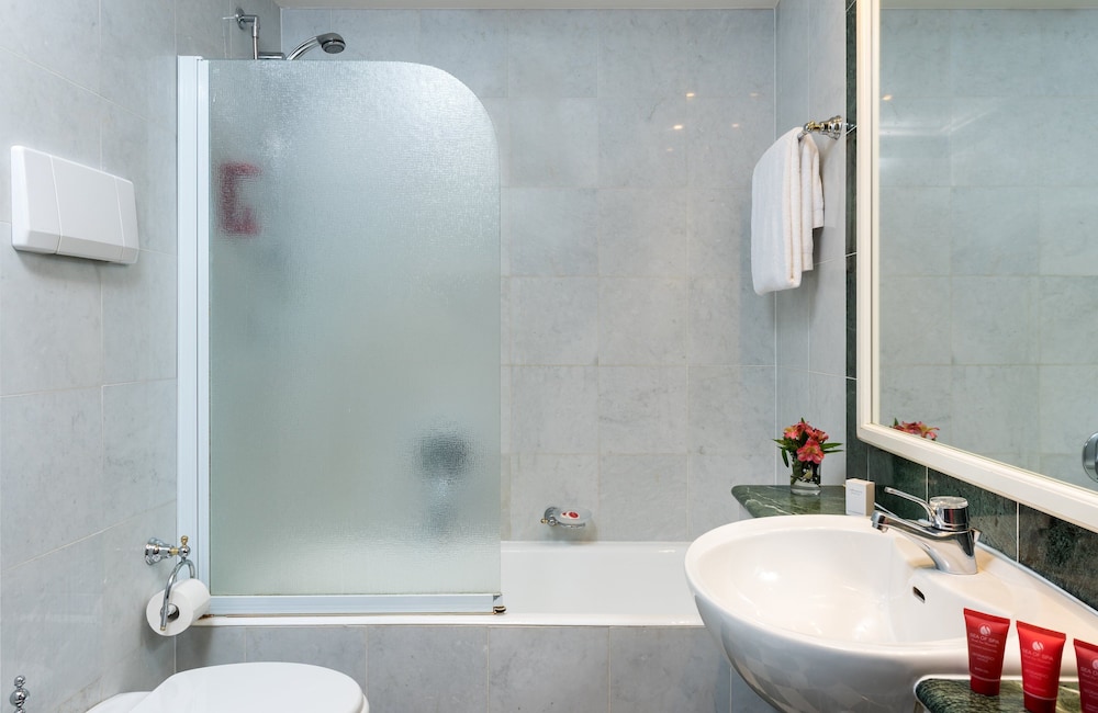 Comfort, Double Bed, Leonardo Hotel Milan City Center 4/11