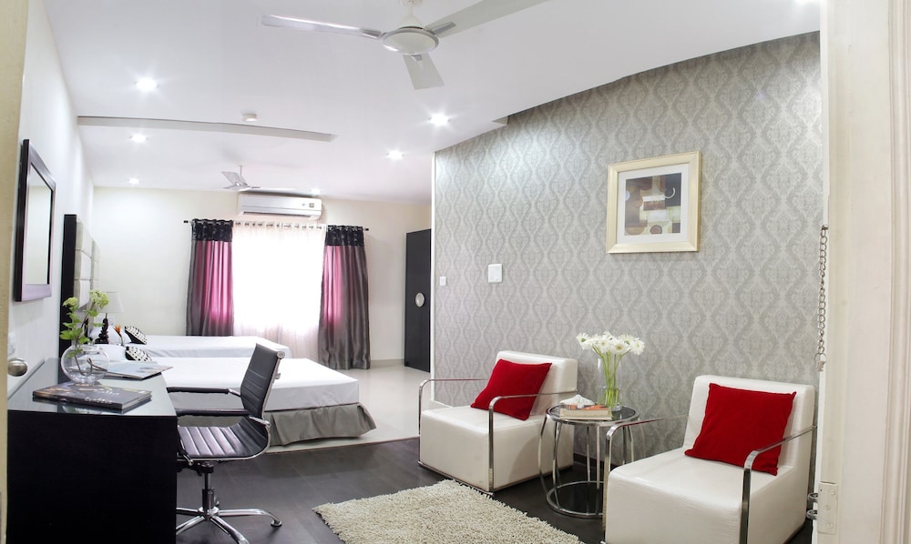 Hotel At Home Suites 28/40