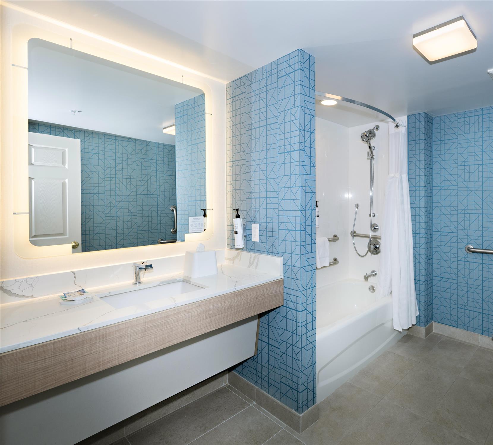 جناح بسرير كينج بحوض استحمام لذوي الإعاقة، Homewood Suites by Hilton Atlanta Buckhead Pharr Road 2/2