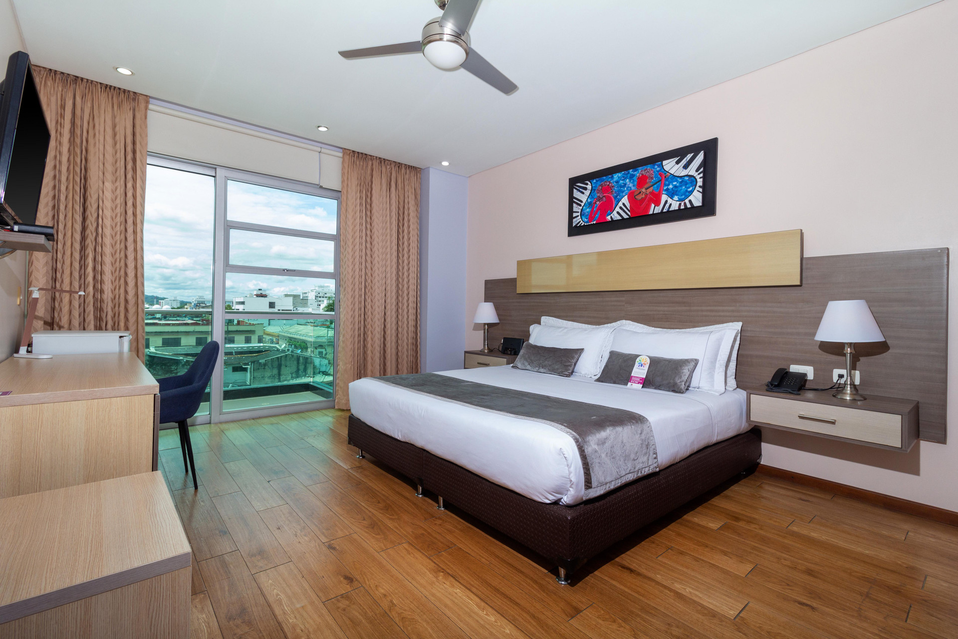 Deluxe, Suite, Street View