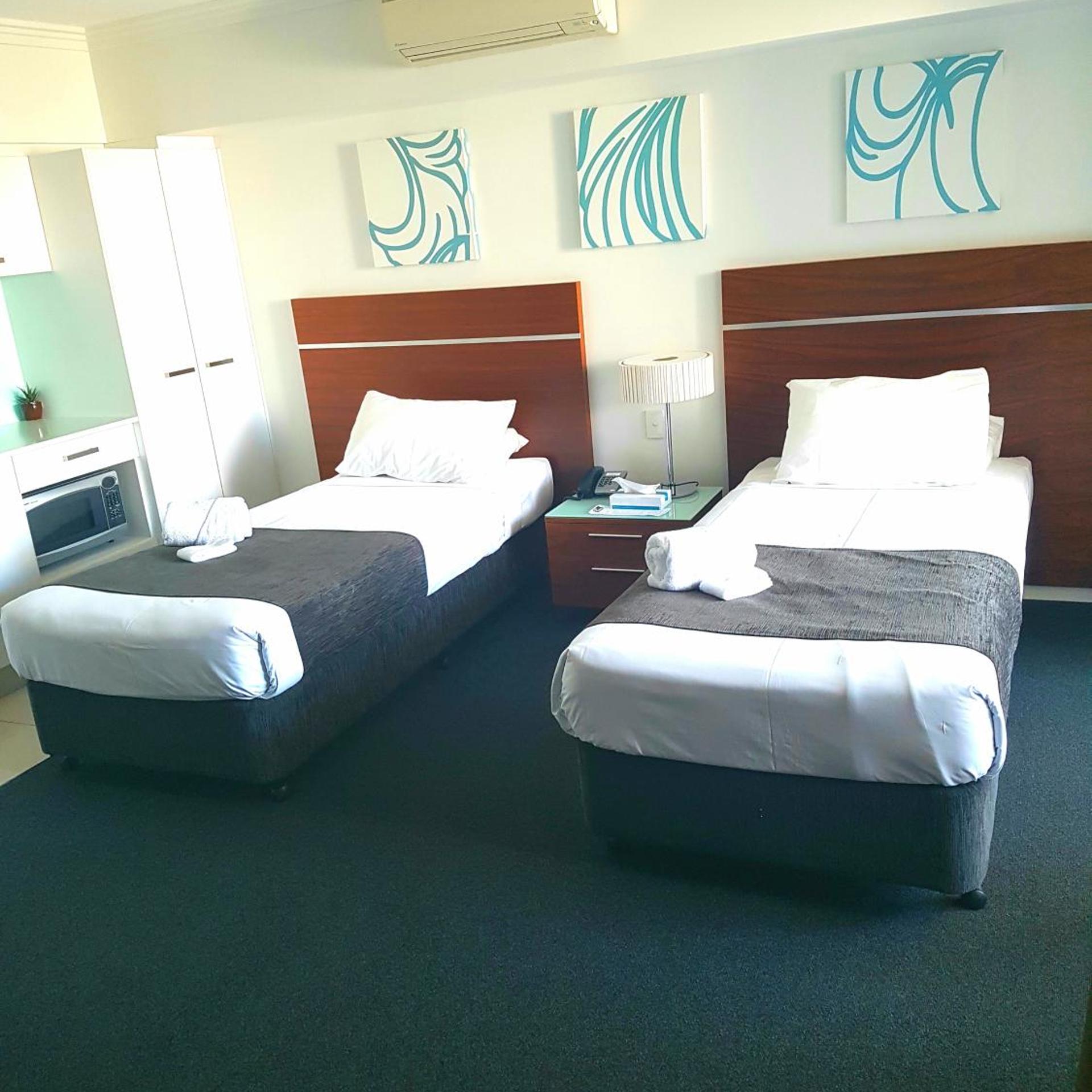 Deluxe, Twin Beds