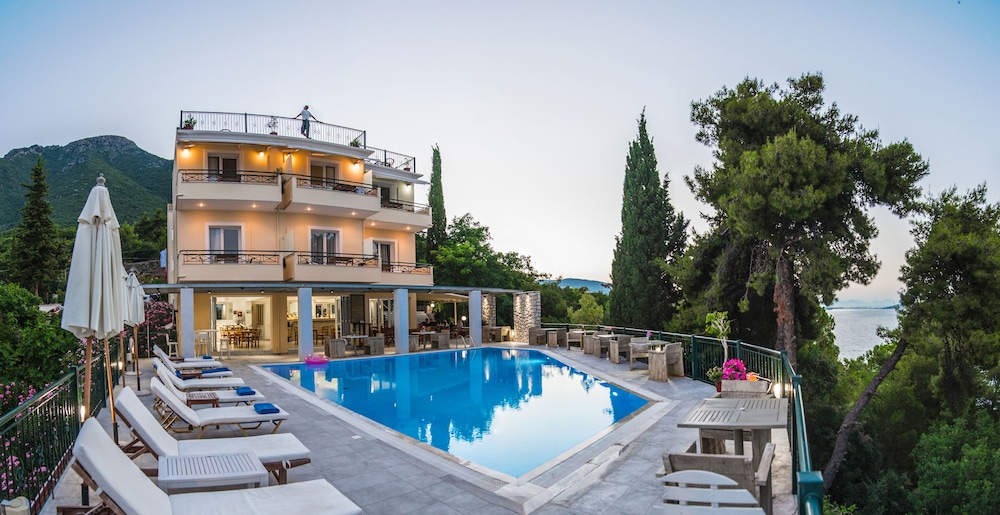 ALIKI HOTEL 4/76