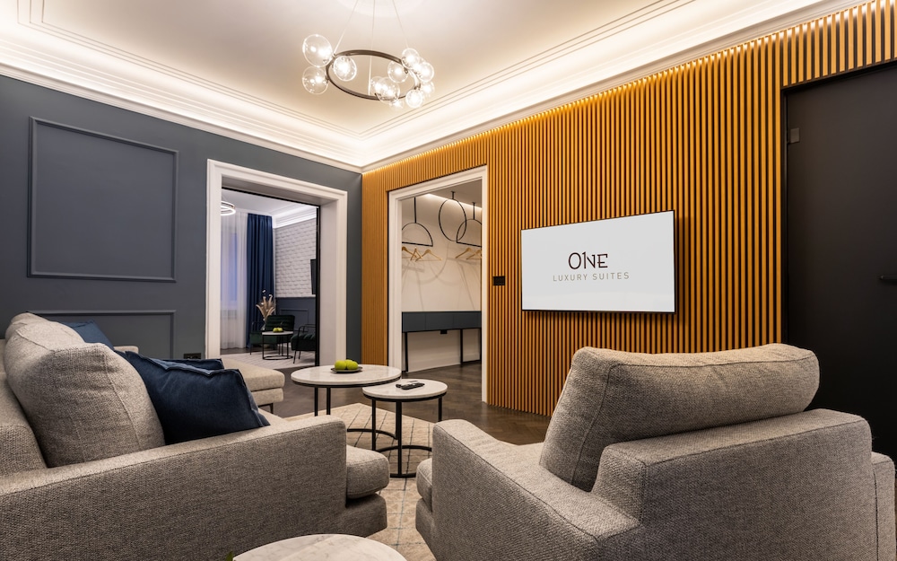 One Luxury Suites 46/72